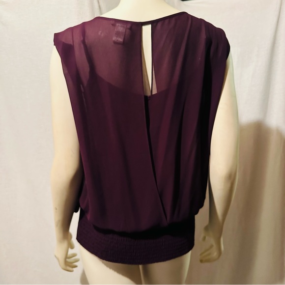 Cache size M Top - Adorned with Gold Beading! - Picture 2 of 4